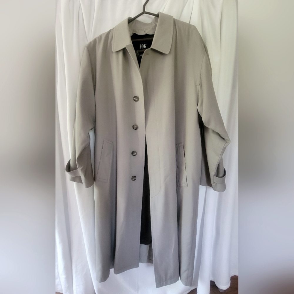 London Fog men's beige trench coat 42 reg